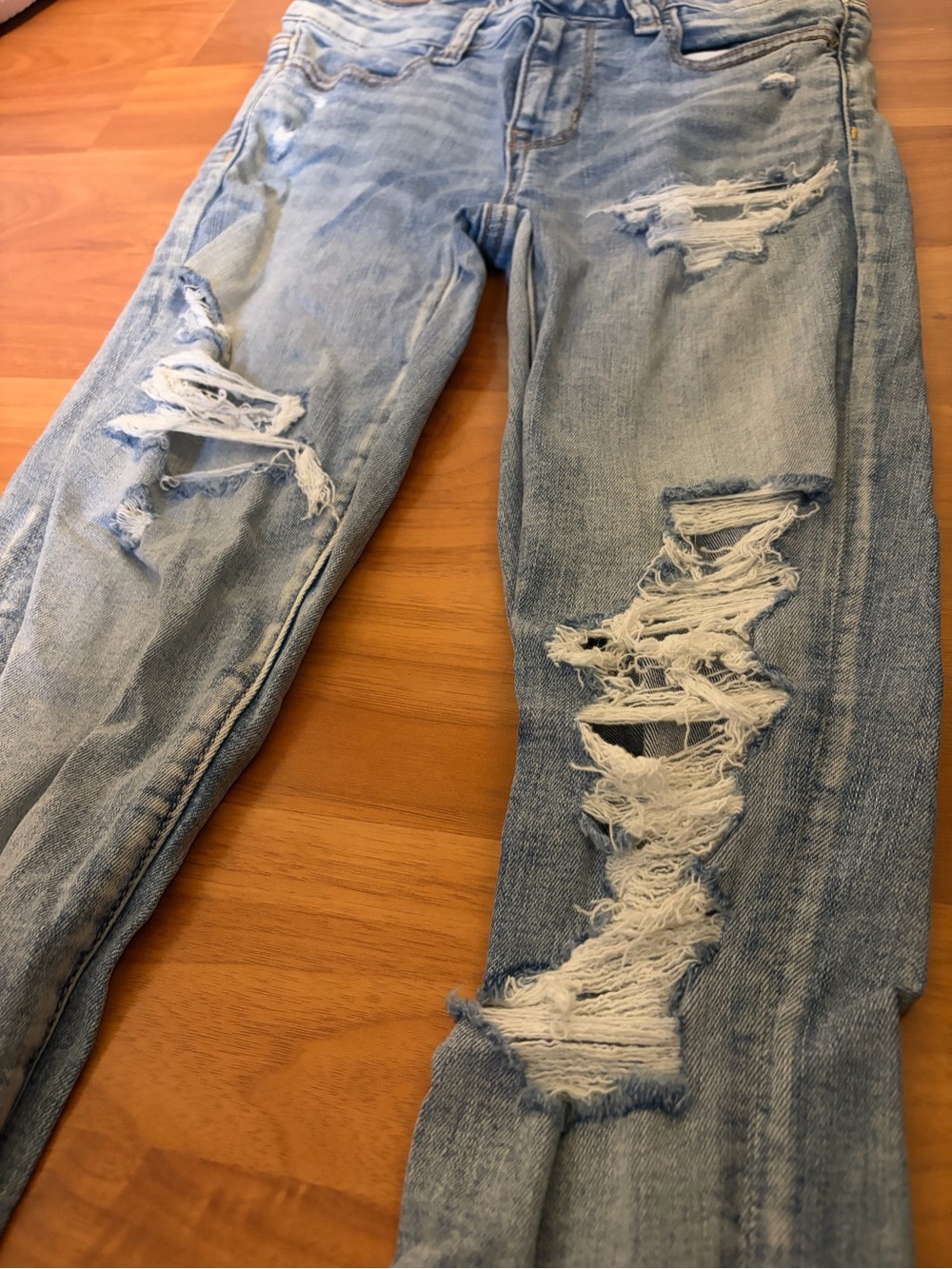 American Eagle Outfitters Light Blue Distressed Skinny Jeans - Picture 2 of 4